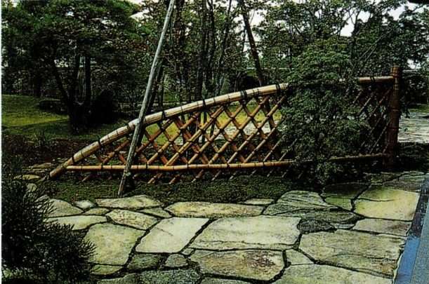 Kôetsu-gaki traditionnelle cloisonnant un jardin(Tsukuba).