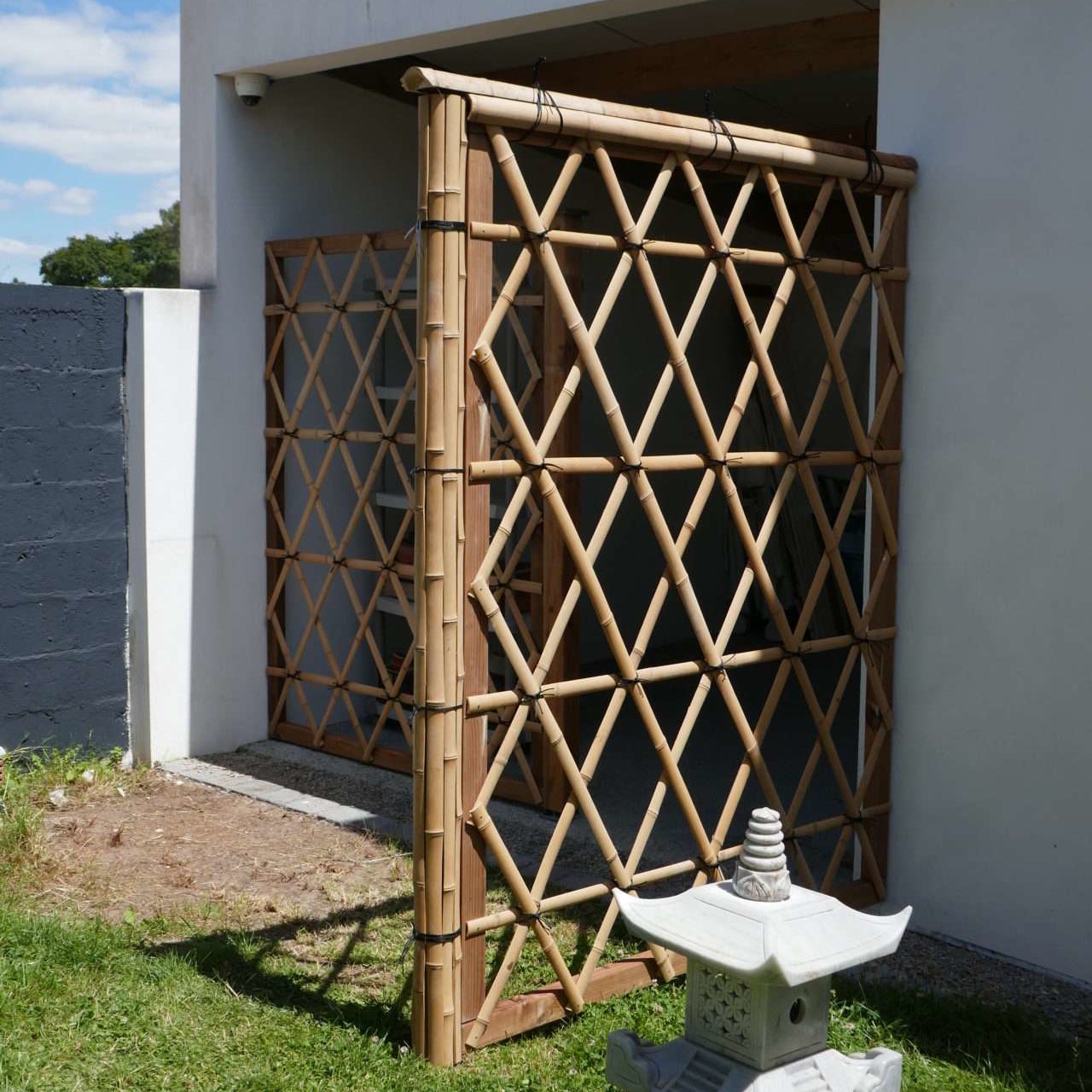 Panneau treillis yarai sur poteau Makibashira