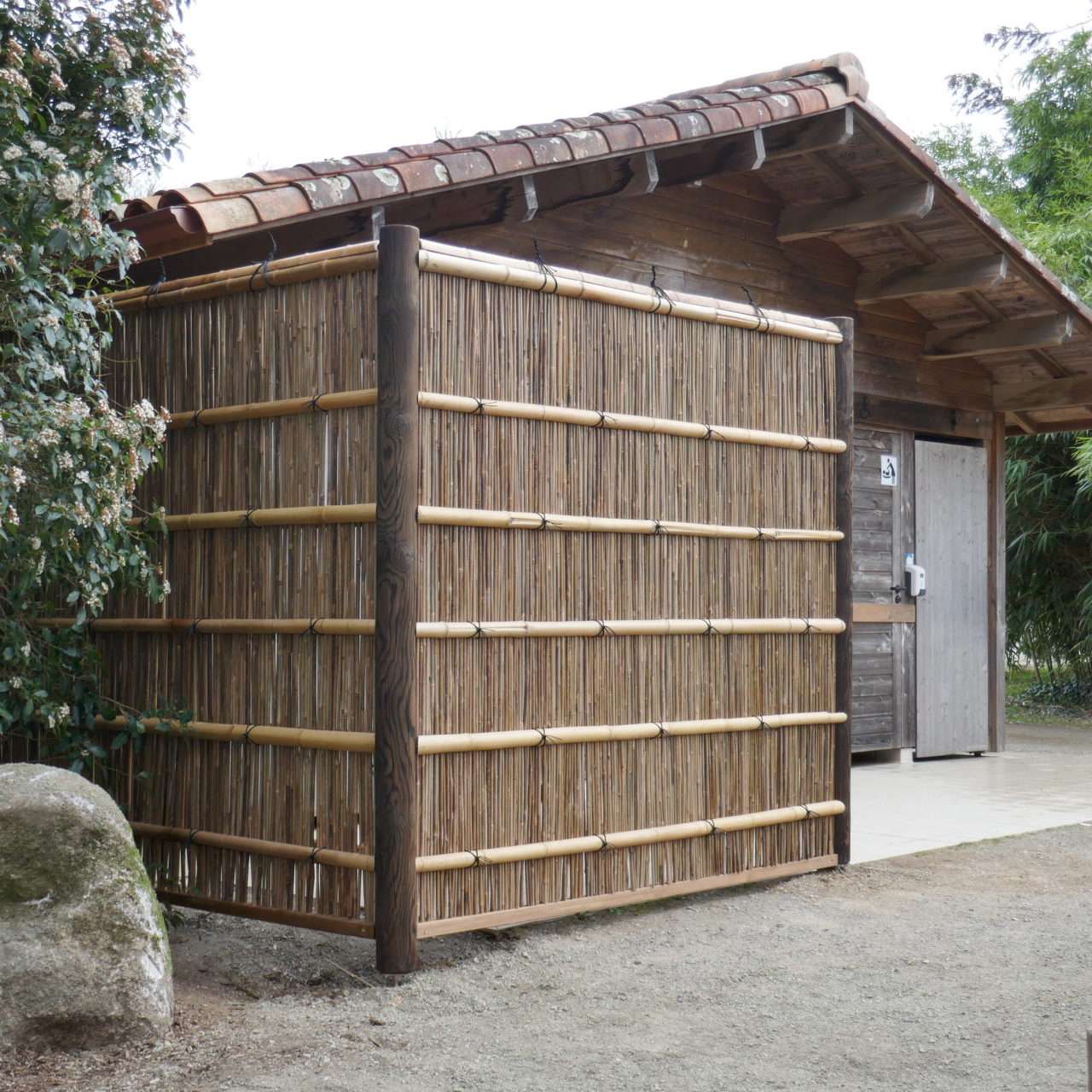 Palissade Shimisu-gaki réalisé au parc oriental de Maulévrier